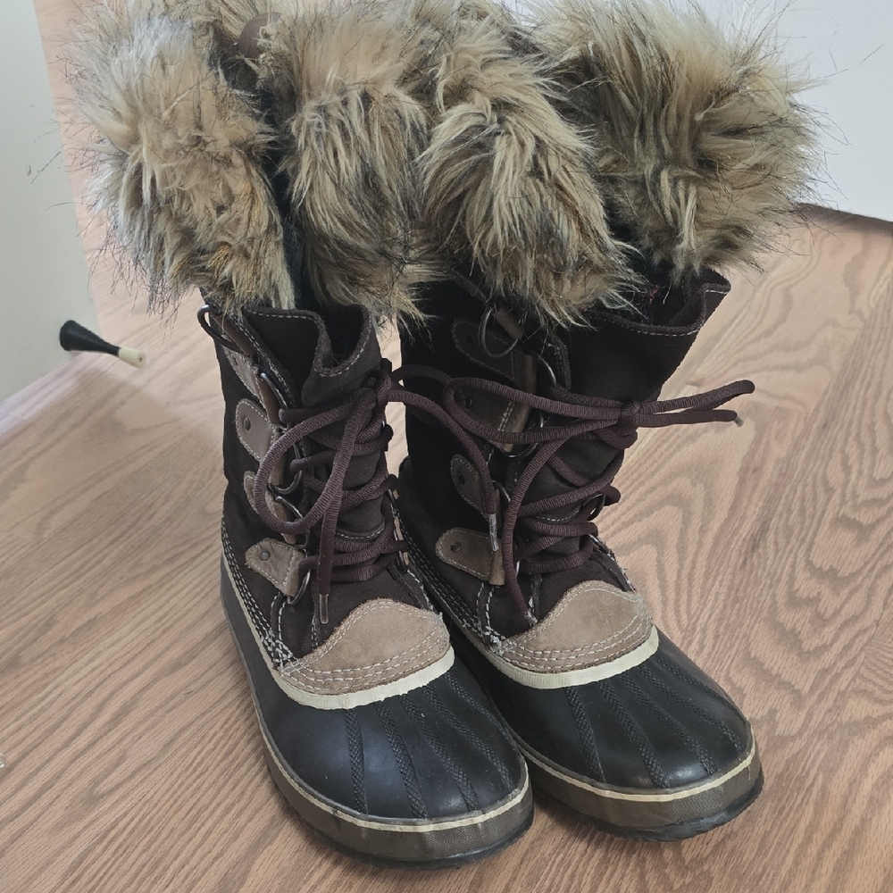 Sorel  Joan Of Artic Black and Brown Fur-Lined Winter Boots size 8
